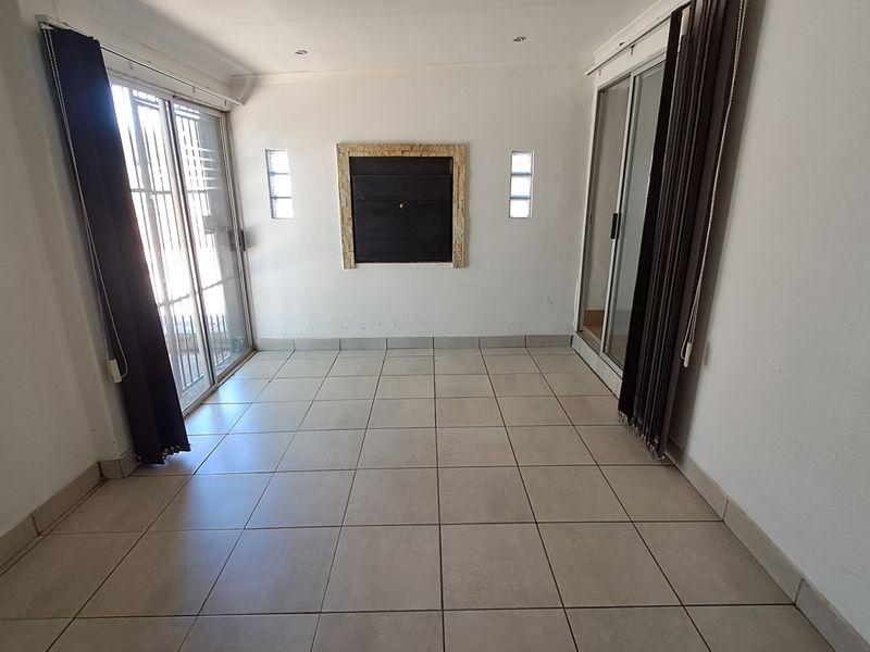 Family home with flatlet available! - Photo 3