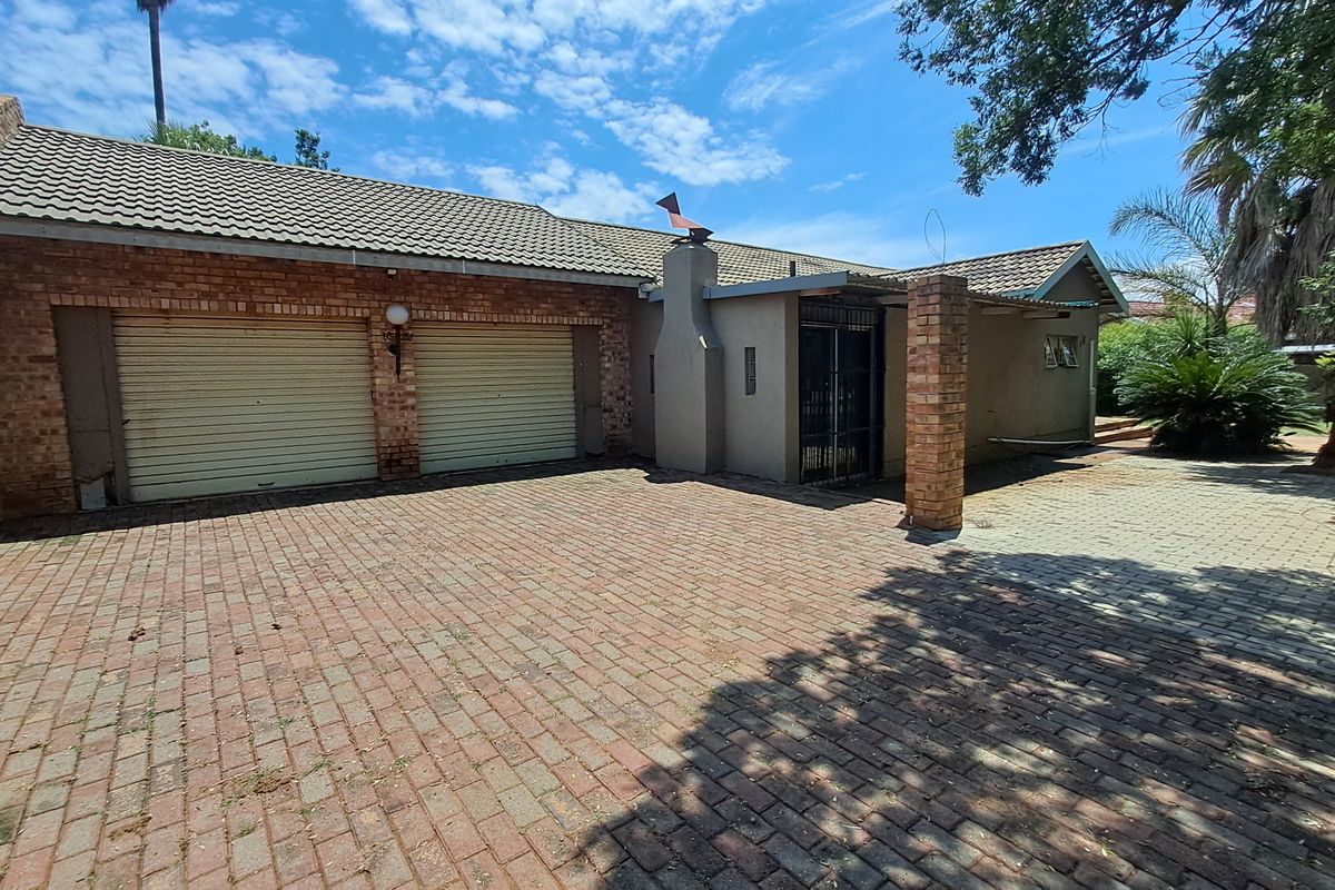 Family home with flatlet available! - Photo 2