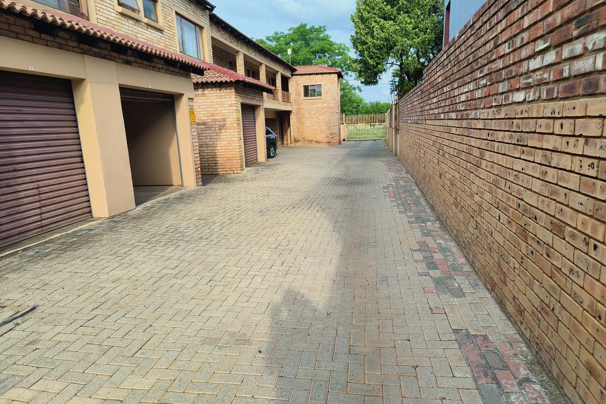 Two Bedroom Duplex apartment for Sale in Die Bult - Photo 2