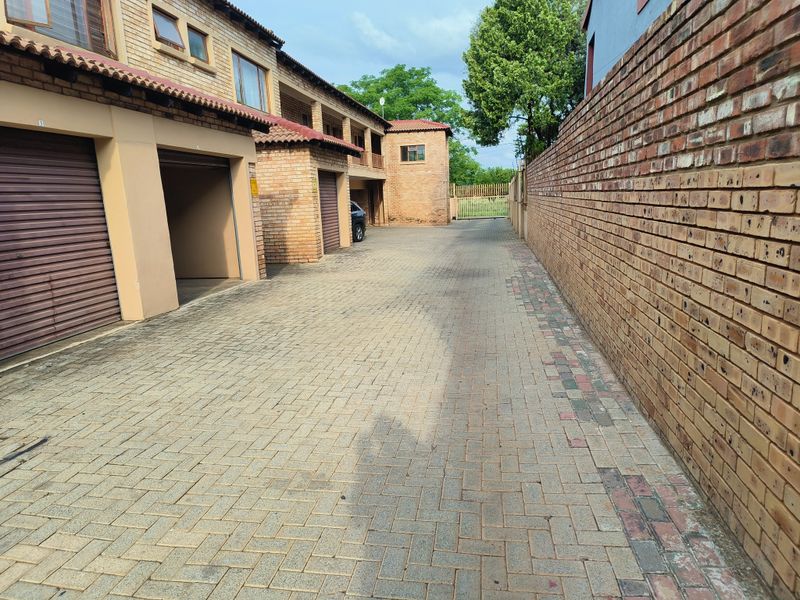 Two Bedroom Duplex apartment for Sale in Die Bult - Photo 2