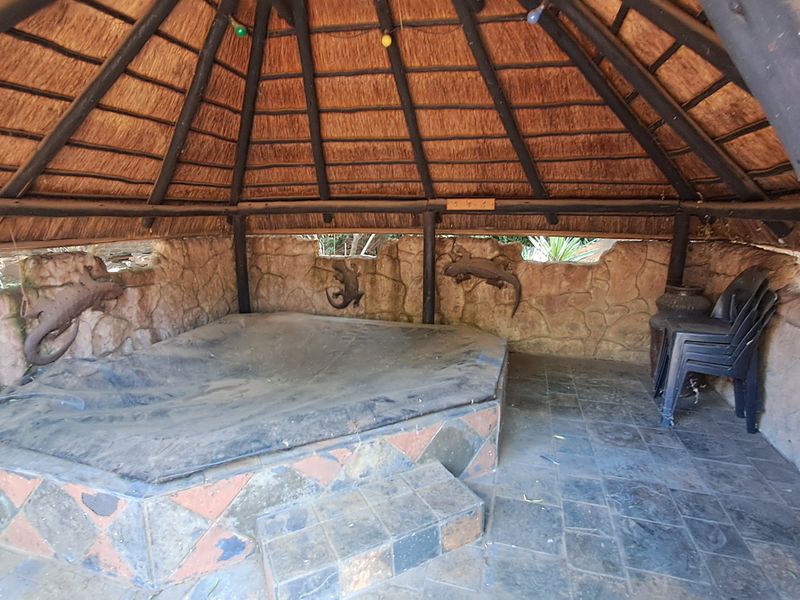 Comfortable, enjoyable living in a peaceful setting - Photo 10