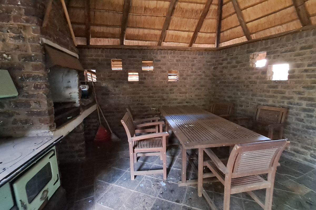 Comfortable, enjoyable living in a peaceful setting with huge stand - Photo 3