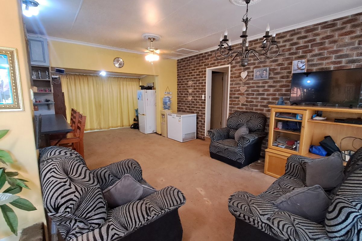 Comfortable, enjoyable living in a peaceful setting - Photo 2