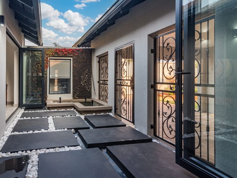 Modern Masterpiece – The Pinnacle of Contemporary Luxury - Photo 5