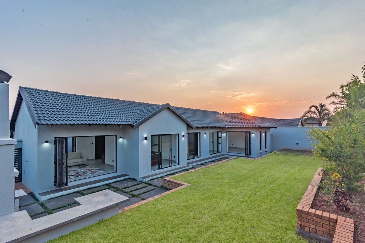 Modern Masterpiece – The Pinnacle of Contemporary Luxury - Photo 3