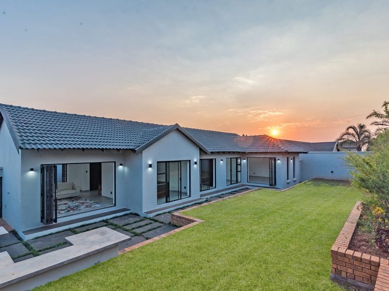 Modern Masterpiece – The Pinnacle of Contemporary Luxury - Photo 3