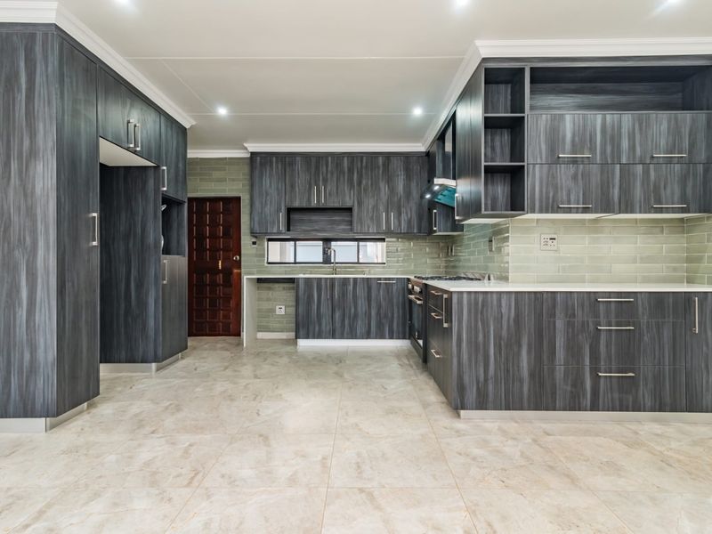 Modern Masterpiece – The Pinnacle of Contemporary Luxury - Photo 10