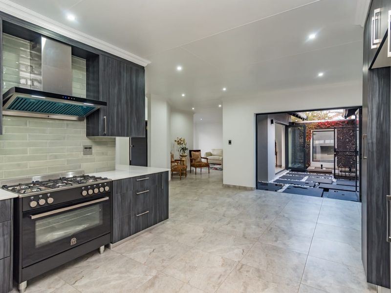 Modern Masterpiece – The Pinnacle of Contemporary Luxury - Photo 9