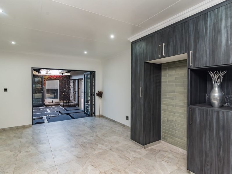 Modern Masterpiece – The Pinnacle of Contemporary Luxury - Photo 8