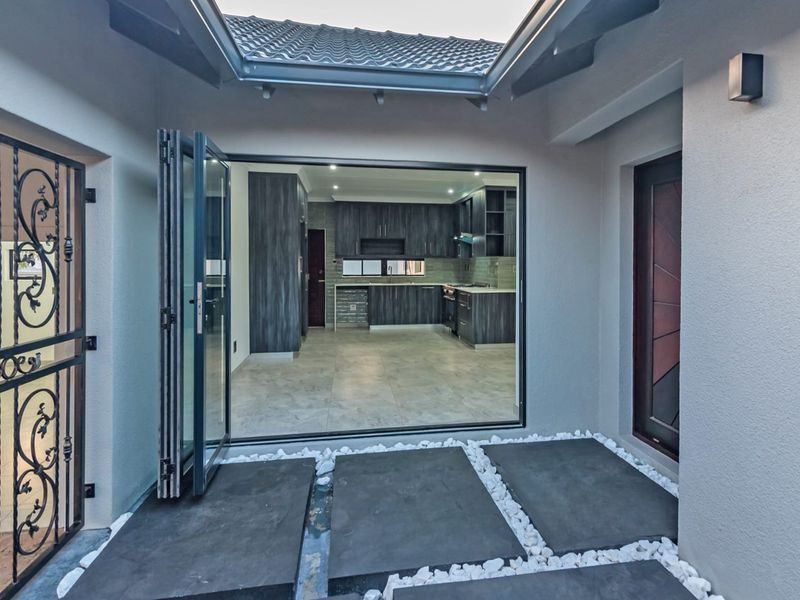 Modern Masterpiece – The Pinnacle of Contemporary Luxury - Photo 7