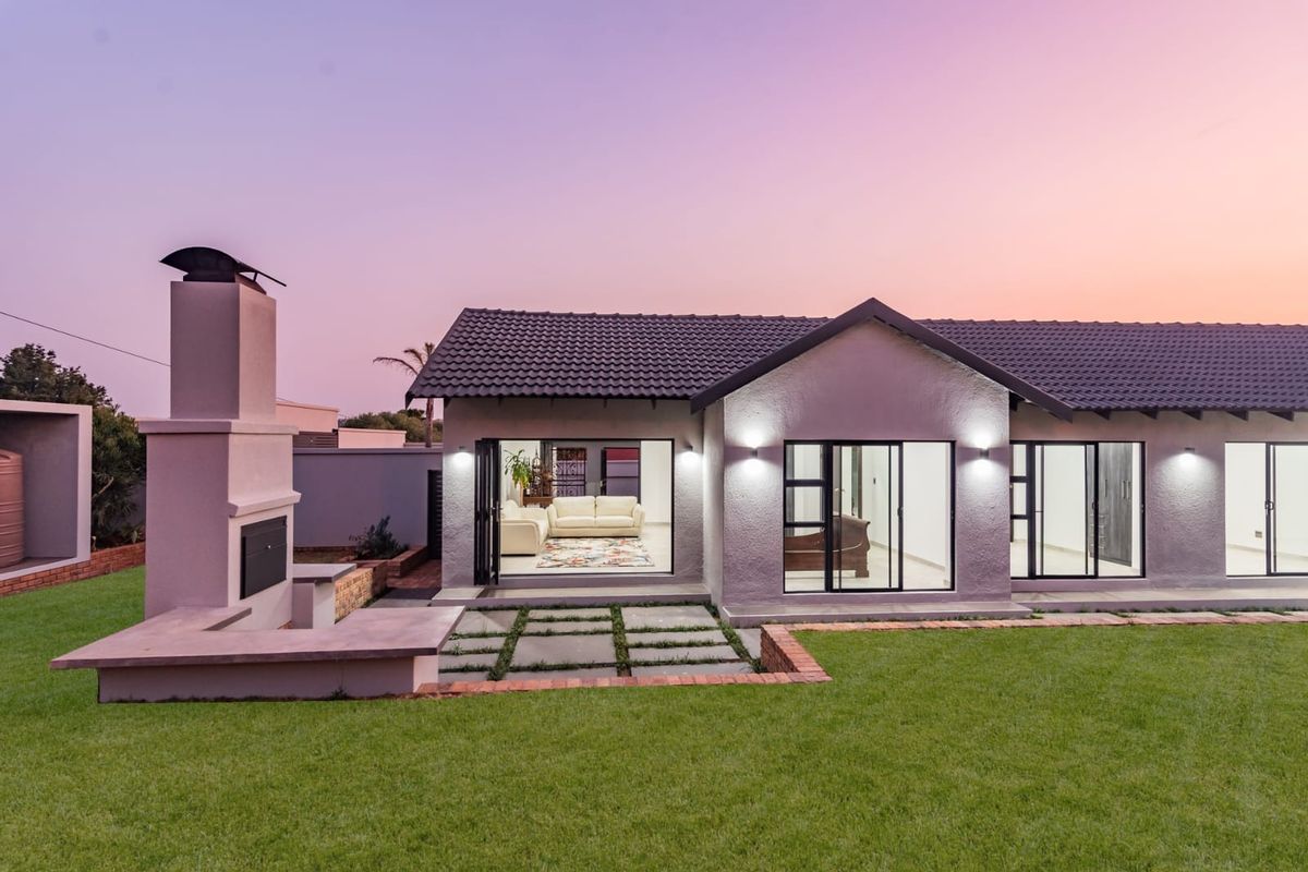 Modern Masterpiece – The Pinnacle of Contemporary Luxury - Photo 2