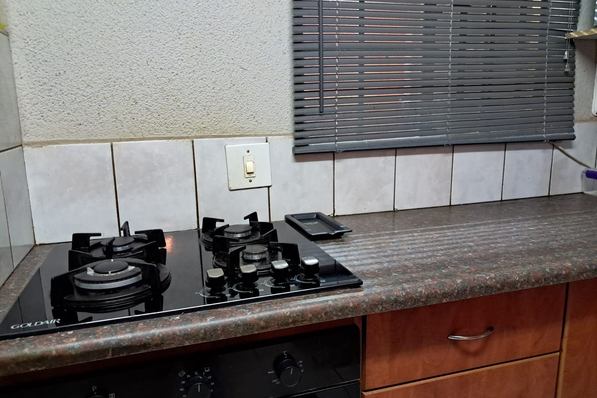 Neat 3-Bedroom Apartment in a Secure Complex in Bo-dorp - Photo 5