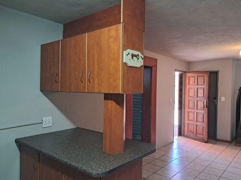 Neat 3-Bedroom Apartment in a Secure Complex in Bo-dorp - Photo 7