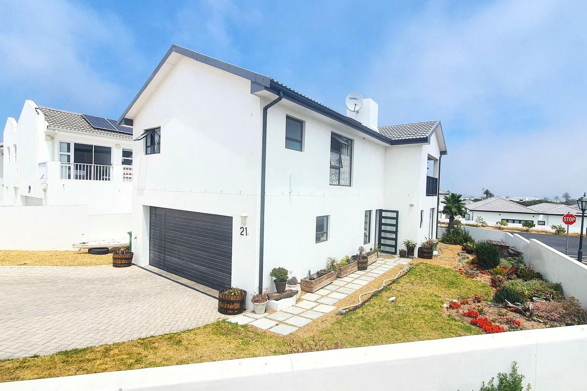 Double Story Home With Ocean Views & income potential - Shelley Point Coastal Security Golf Estate - Photo 3