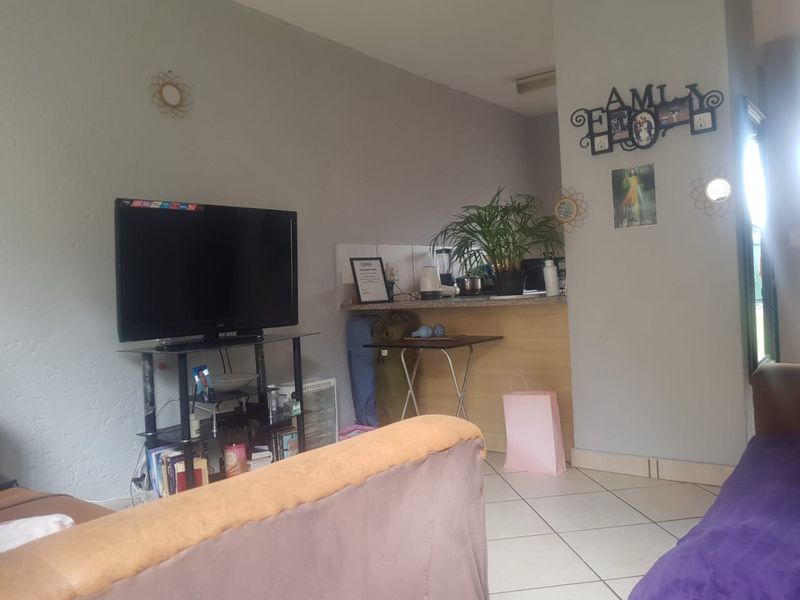 Beautiful 2 Bedroom Apartment For Sale! - Photo 6