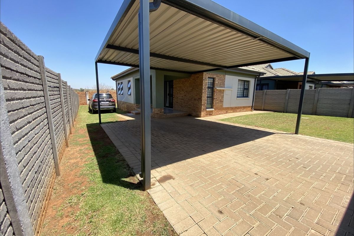 3 Bedroom 2 Bathroom House in Capital View Security Estate Lotus Gardens - Photo 2