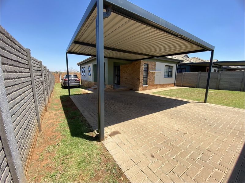 3 Bedroom 2 Bathroom House in Capital View Security Estate Lotus Gardens - Photo 2