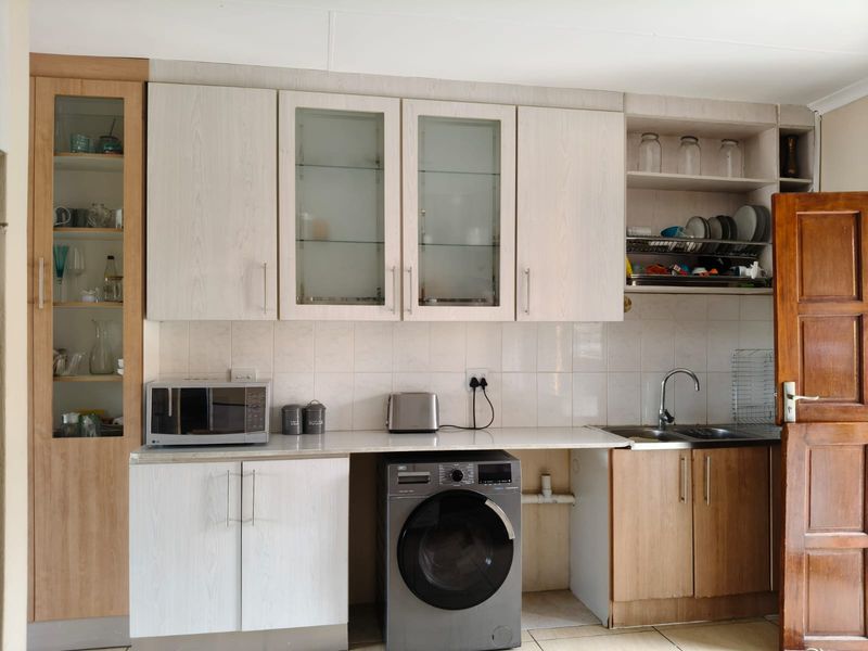 PRESTIGIOUS LUXURY GUESTHOUSE - Photo 5