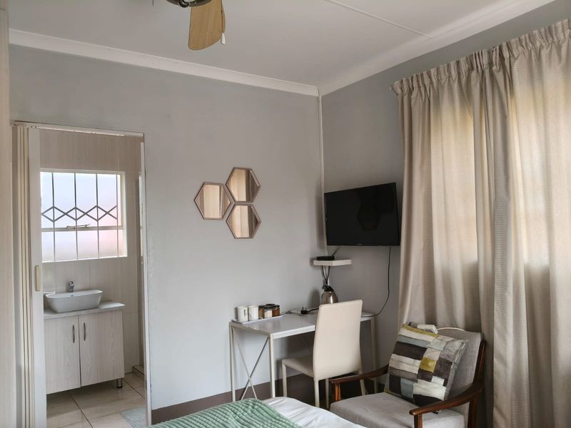 PRESTIGIOUS LUXURY GUESTHOUSE - Photo 9