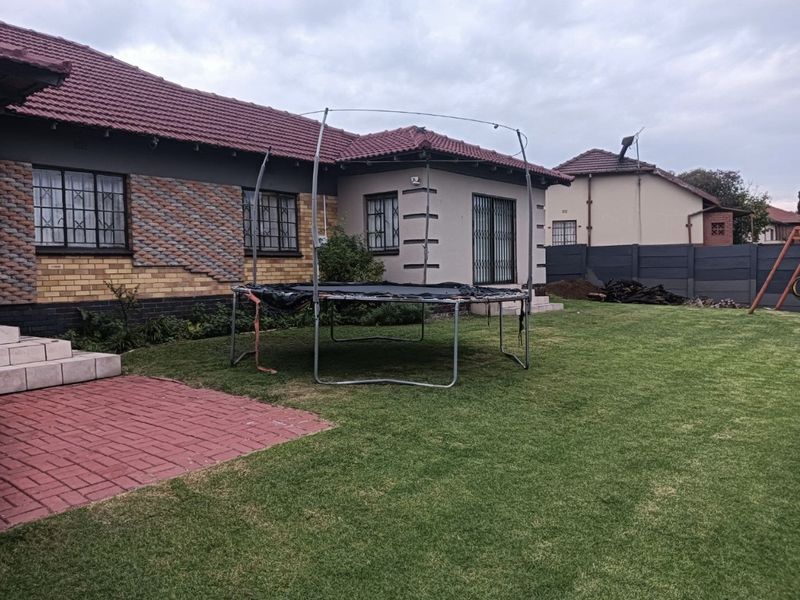Freehold For Sale In Secunda - Photo 1