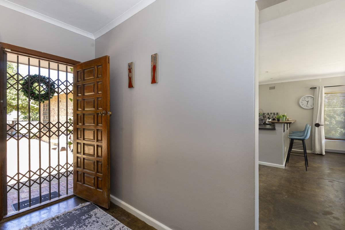 Family Home in a Popular Suburb of Port Alfred - Photo 4