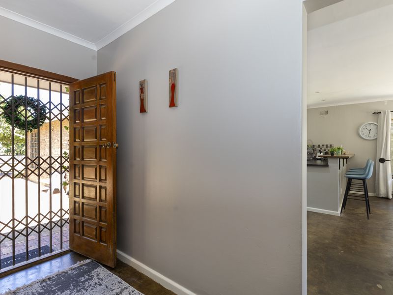 Family Home in a Popular Suburb of Port Alfred - Photo 4