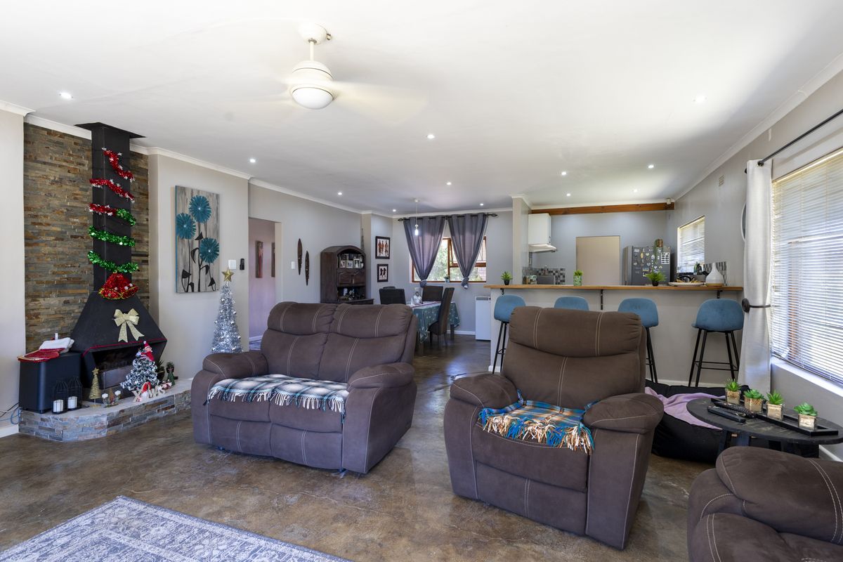 Family Home in a Popular Suburb of Port Alfred - Photo 5