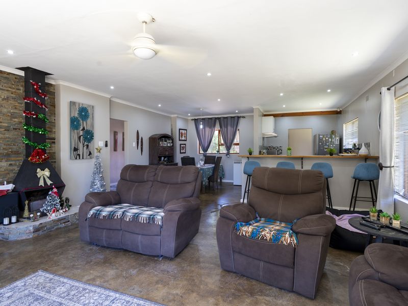 Family Home in a Popular Suburb of Port Alfred - Photo 5