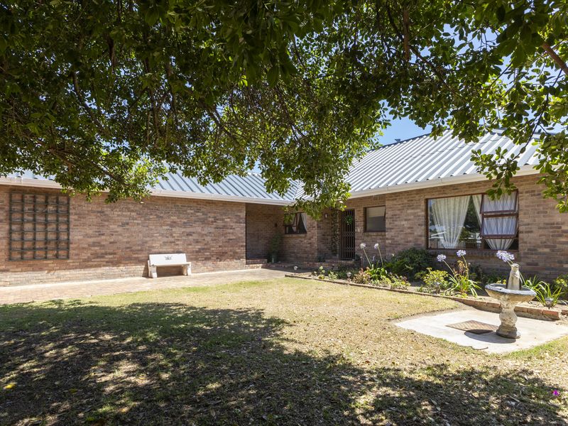 Family Home in a Popular Suburb of Port Alfred - Photo 3