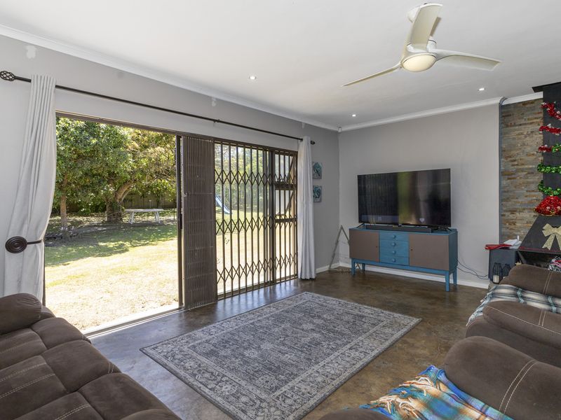 Family Home in a Popular Suburb of Port Alfred - Photo 9