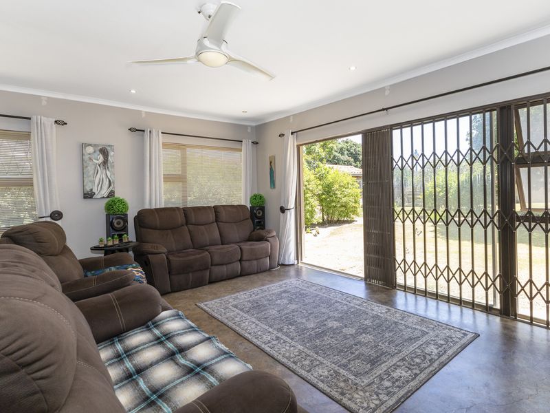 Family Home in a Popular Suburb of Port Alfred - Photo 8