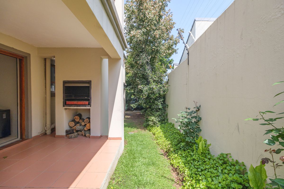 Prime Ground-Floor Apartment with 2 Bedrooms & 2 Bathrooms in Secure Complex - Photo 5