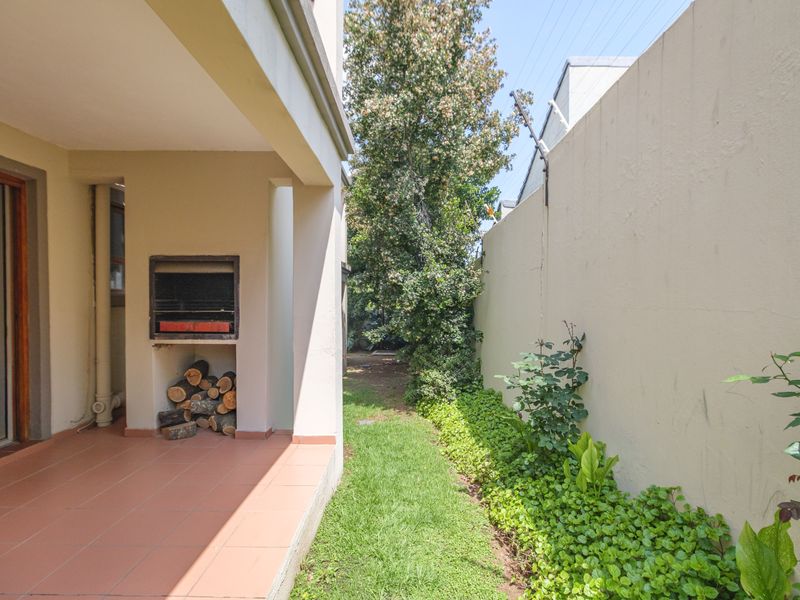 Prime Ground-Floor Apartment with 2 Bedrooms & 2 Bathrooms in Secure Complex - Photo 5