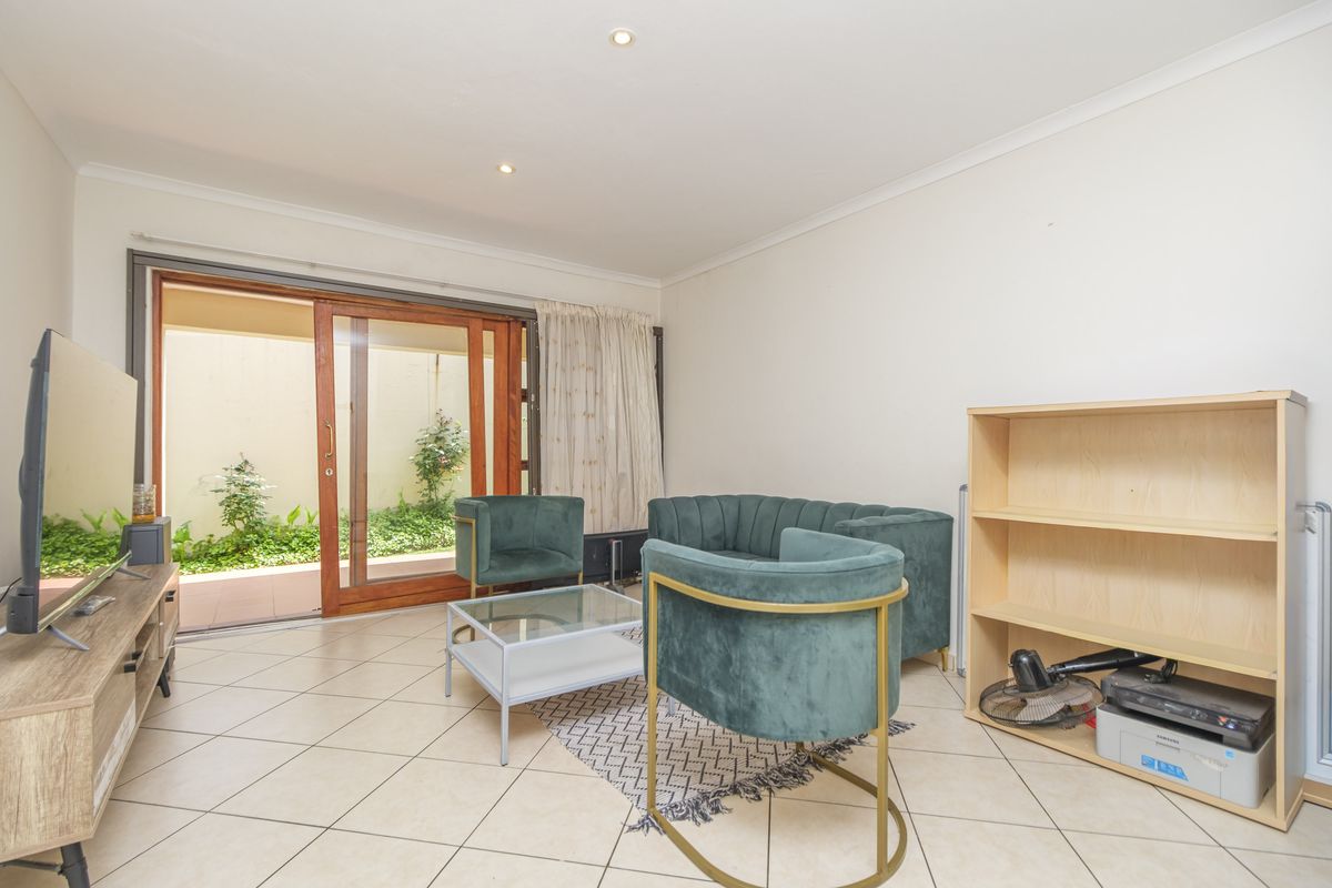 Prime Ground-Floor Apartment with 2 Bedrooms & 2 Bathrooms in Secure Complex - Photo 4