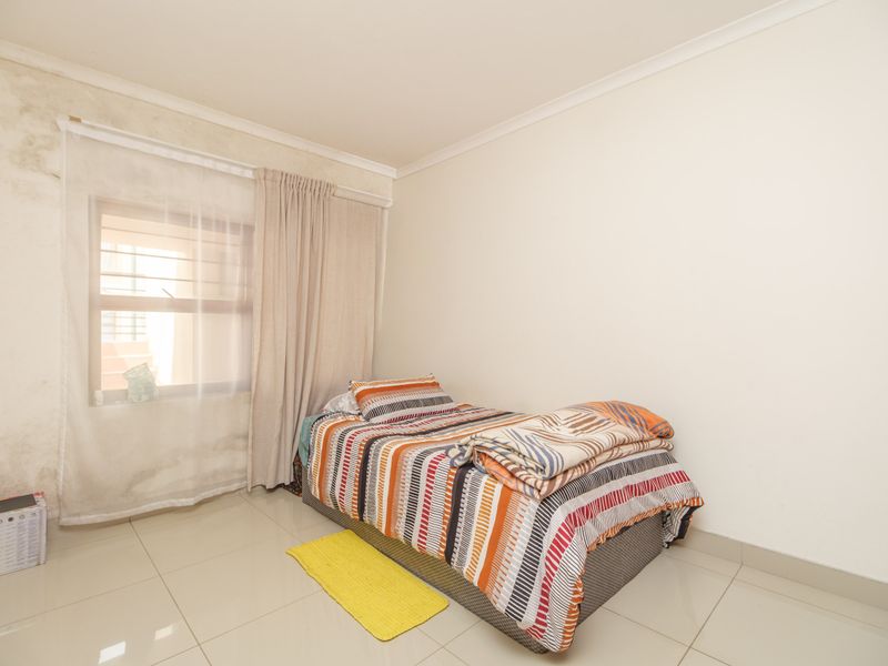 Prime Ground-Floor Apartment with 2 Bedrooms & 2 Bathrooms in Secure Complex - Photo 8