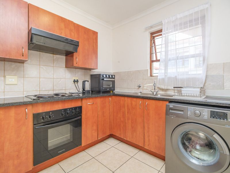 Prime Ground-Floor Apartment with 2 Bedrooms & 2 Bathrooms in Secure Complex - Photo 7