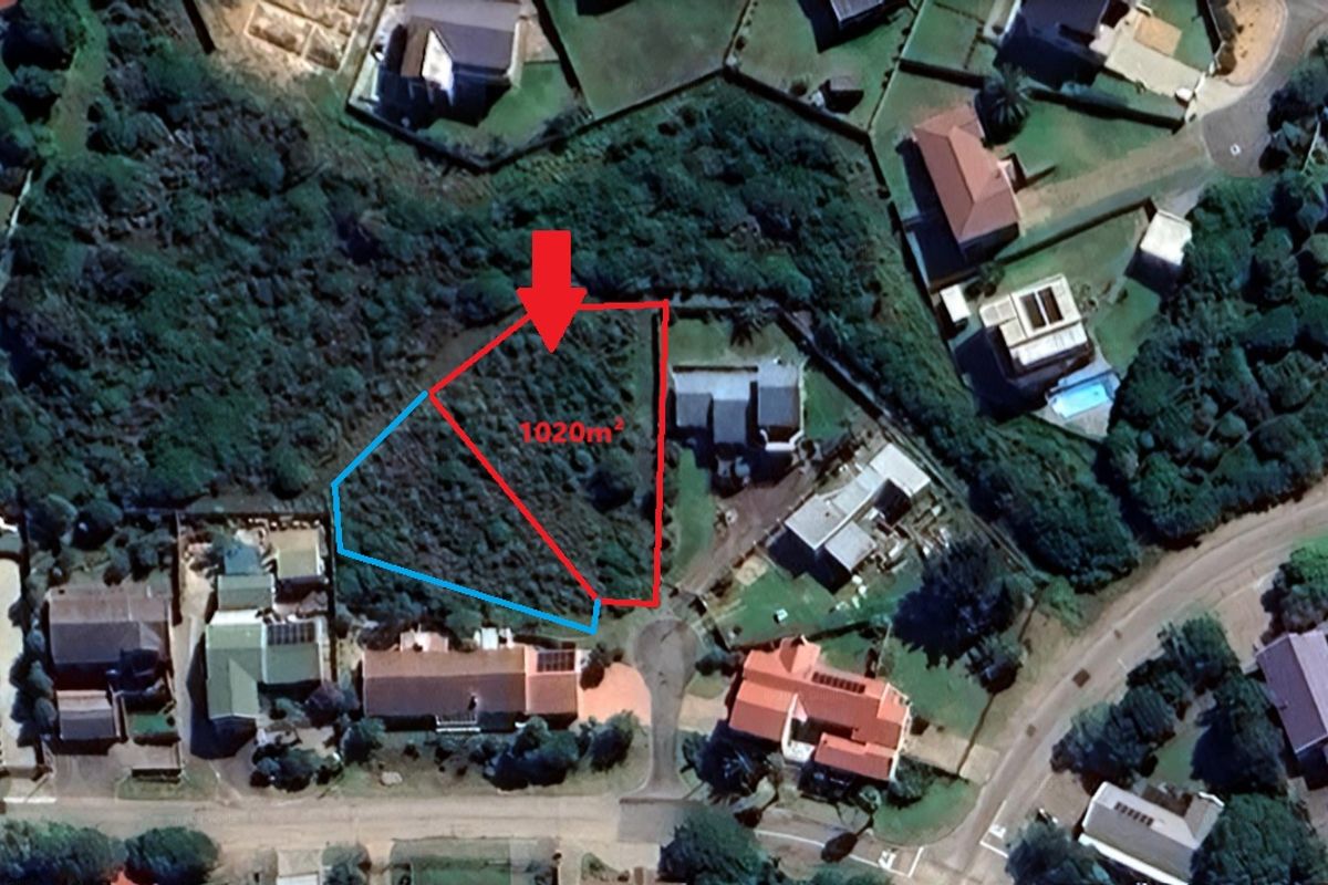 Aerial view of a 1020m2 vacant residential plot situated within an established suburban neighborhood, featuring dense natural vegetation and clear boundary markings.