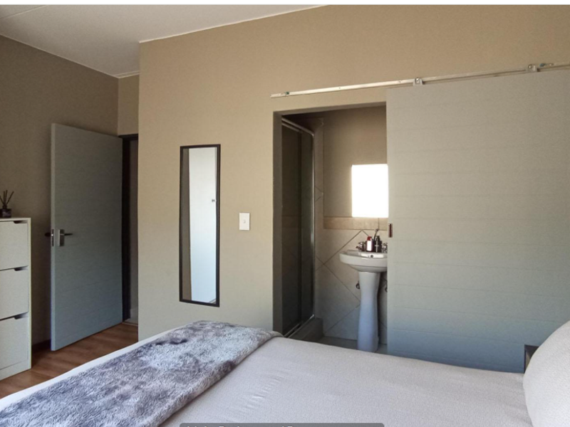 Charming Apartment in Glen Austin, Midrand. Perfect for a small family or investment oppotunity - Photo 9