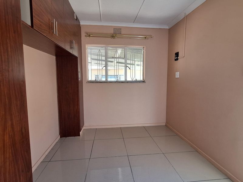 House with 2 flats for sale - Photo 10