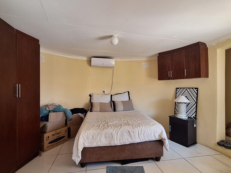 House with 2 flats for sale - Photo 4