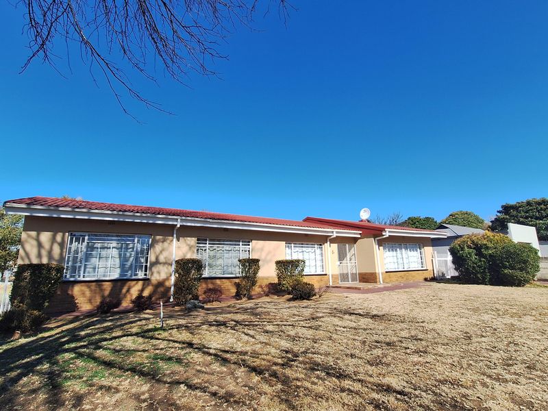 House with 2 flats for sale - Photo 1