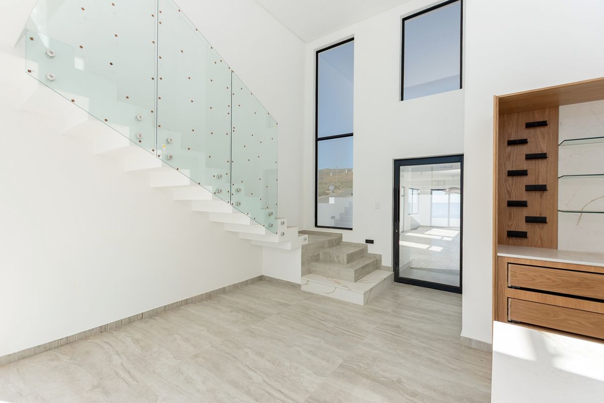 A Grand Slam Winner With Space, Style and Prime Uninterrupted Sea Views! It's called Location!!! - Photo 4