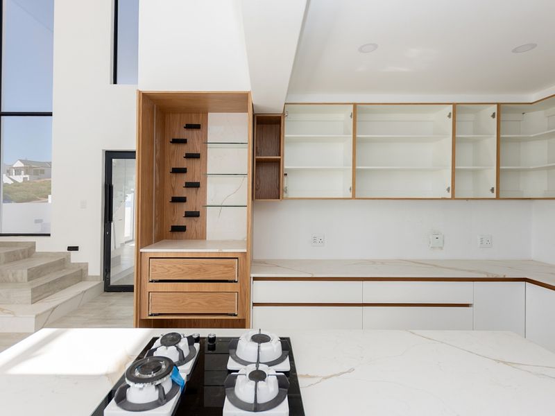 A Grand Slam Winner With Space, Style and Prime Uninterrupted Sea Views! It's called Location!!! - Photo 10