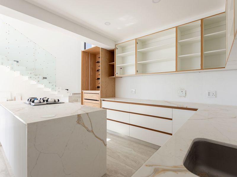 A Grand Slam Winner With Space, Style and Prime Uninterrupted Sea Views! It's called Location!!! - Photo 9