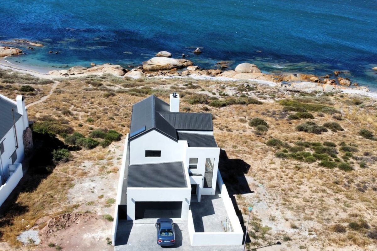 A Grand Slam Winner With Space, Style and Prime Uninterrupted Sea Views! It's called Location!!! - Photo 2