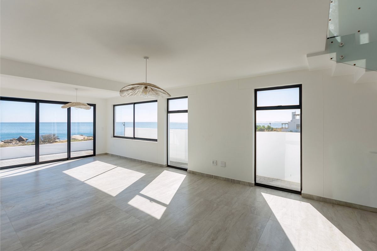 A Grand Slam Winner With Space, Style and Prime Uninterrupted Sea Views! It's called Location!!! - Photo 5