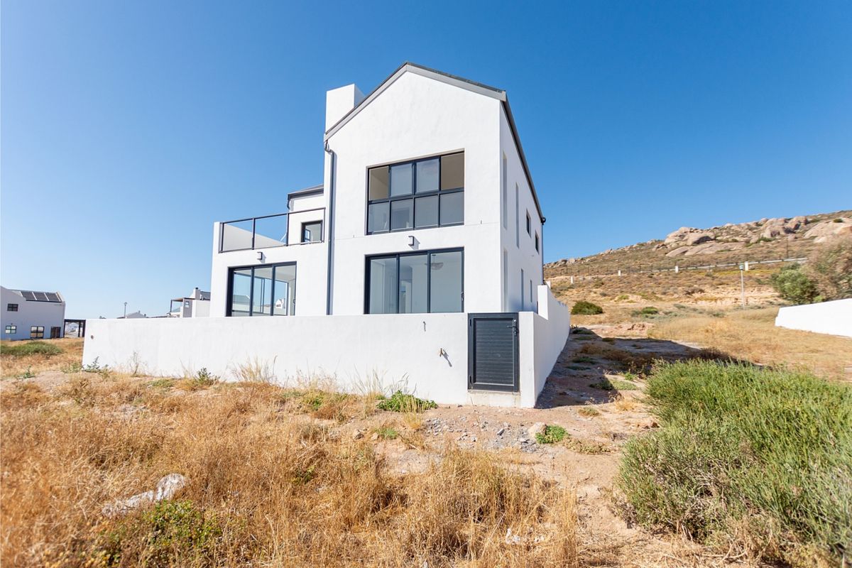 A Grand Slam Winner With Space, Style and Prime Uninterrupted Sea Views! It's called Location!!! - Photo 3