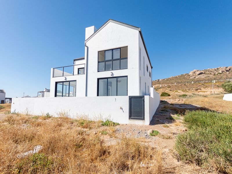 A Grand Slam Winner With Space, Style and Prime Uninterrupted Sea Views! It's called Location!!! - Photo 3