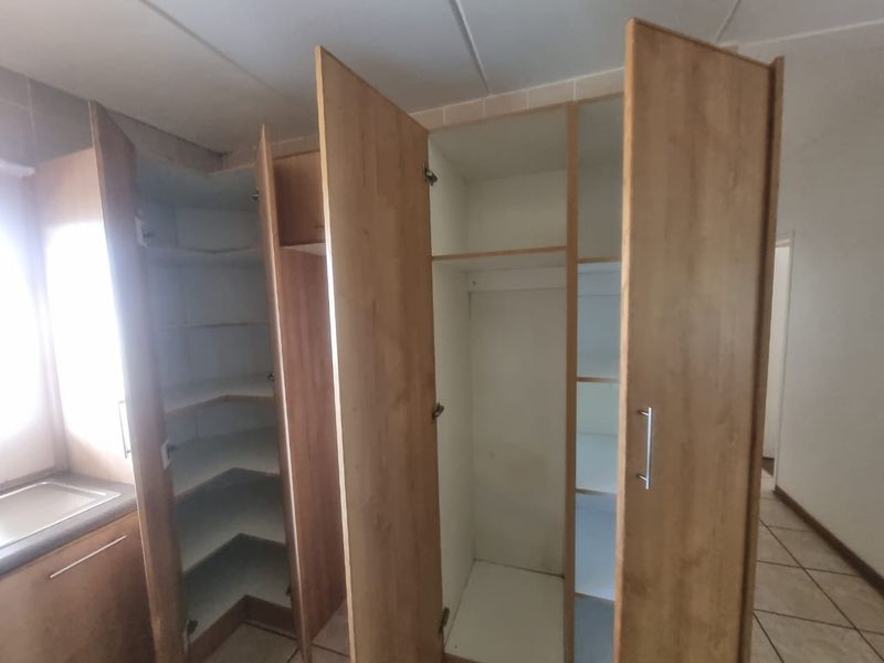 A perfect choice – Neat 2-Bedroom Unit in an Excellent Location - Photo 9