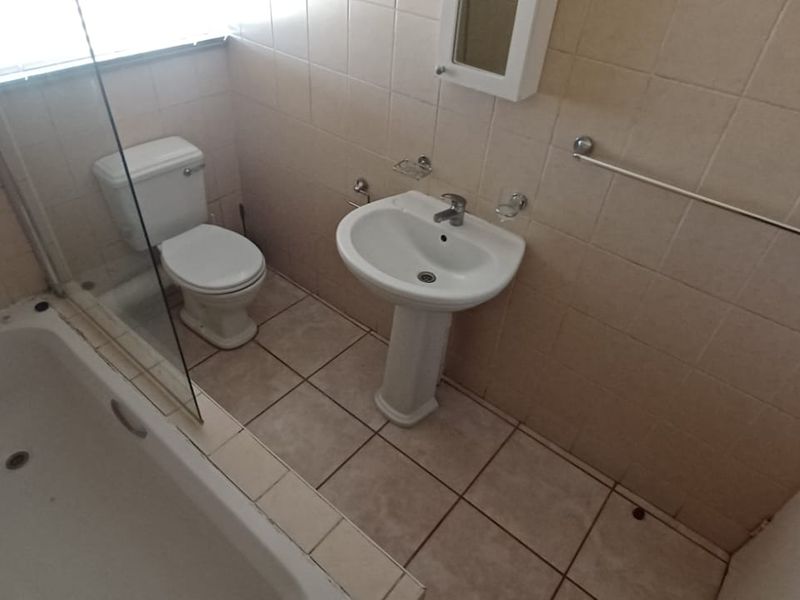 A perfect choice – Neat 2-Bedroom Unit in an Excellent Location - Photo 4